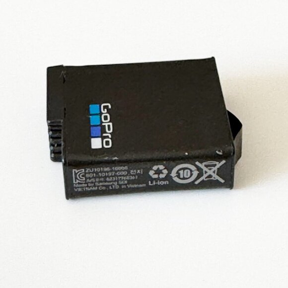 GoPro HERO7 Black 4K Waterproof Action Camera + Battery & Accessories Bundle - Picture 8 of 16